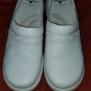 Nurse Mates White Clogs size 9M